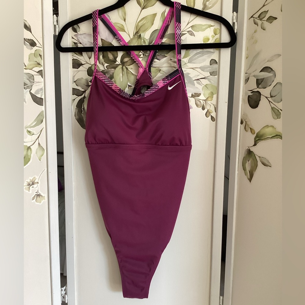 🏊♀️ NIKE swimsuit Sz L competition one pc EUC